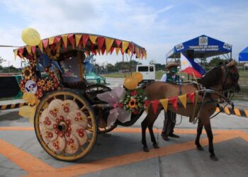Kalesas tours folks around downtown San Fernando
