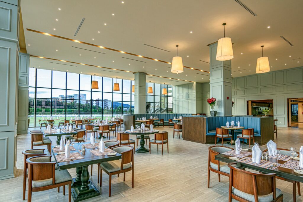 Hilton Clark Sun Valley Resort: Restaurant